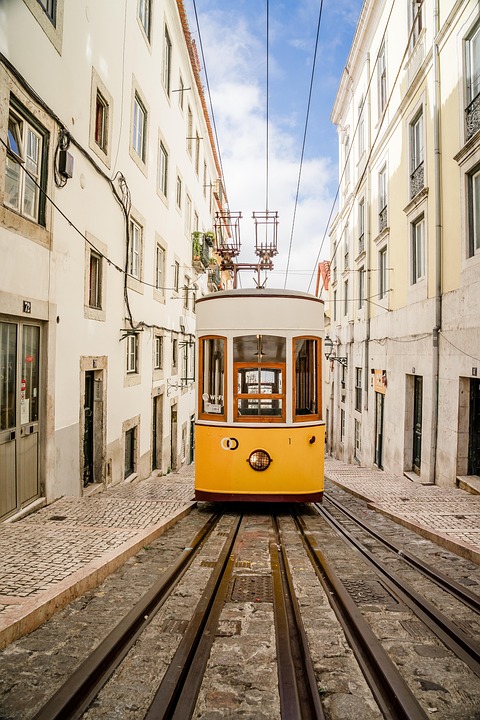 How Skilled Workers Can Relocate Abroad Without Agents